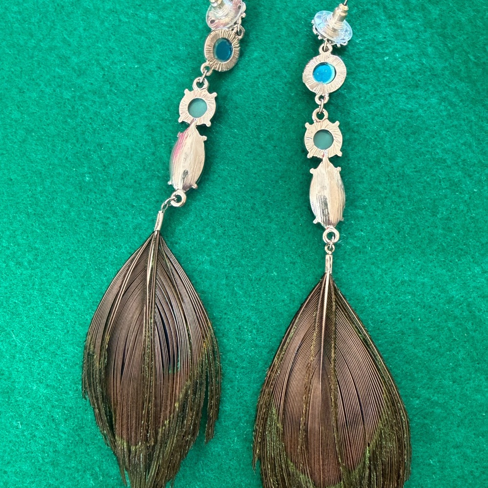 Elegant Peacock Feather Earrings - Picture 3 of 3